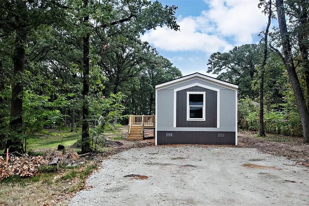 104 Skylark Dr